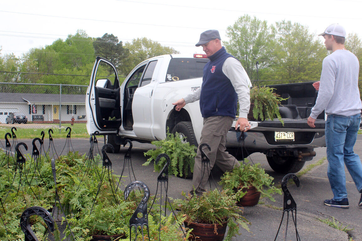 Paris FFA hosts spring greenhouse sale